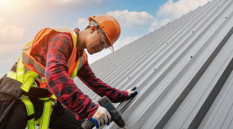 Professional gutter cleaning in Kawkawlin, MI